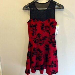 NWT Trixxi junior girls maroon and black flower dress size M